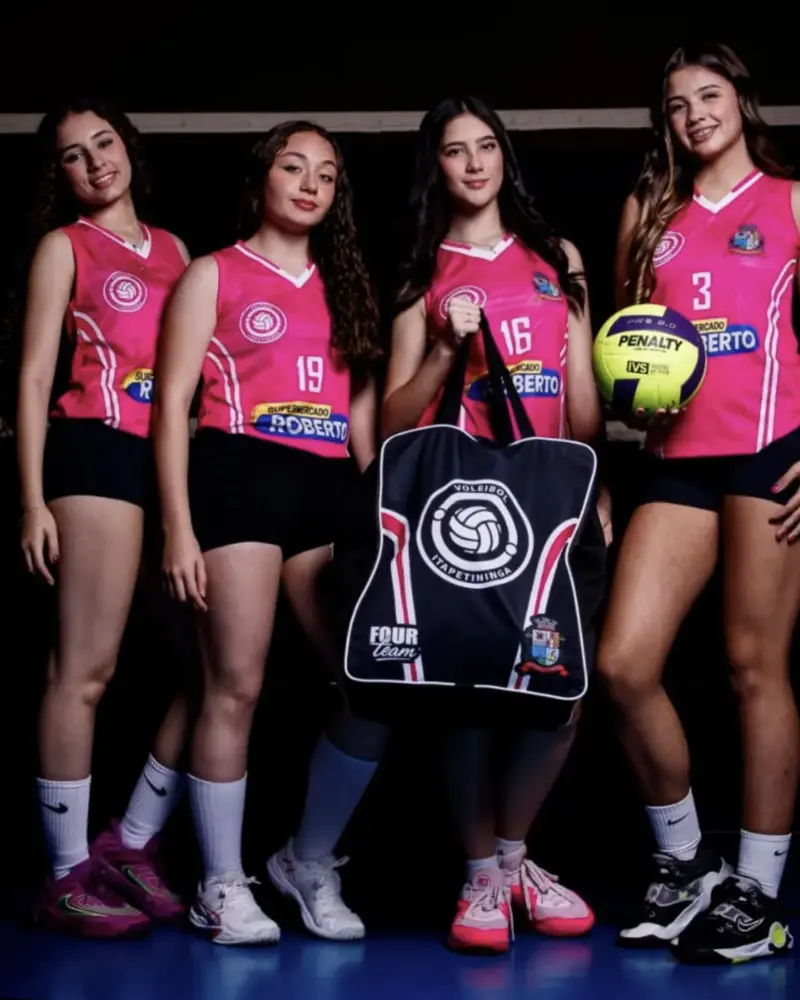 Uniforme de vôlei personalizado para competição produzido pela Fourteam